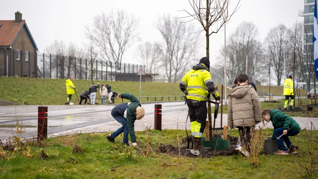 Leerlingen Carillon vergroenen fietsroute Holtenbroek Leerlingen Carillon vergroenen fietsroute Holtenbroek