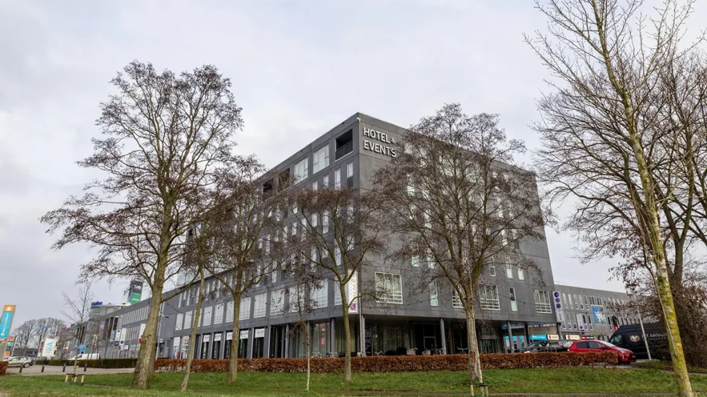 Jonge vluchtelingen verhuizen van Hotel Lumen naar Nieuwegein Jonge vluchtelingen verhuizen van Hotel Lumen naar Nieuwegein