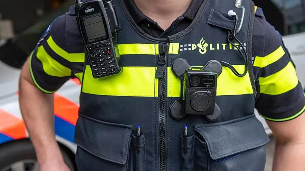 Telefoondiefstal met kattentruc in Zwols café: politie zoekt man Telefoondiefstal met kattentruc in Zwols café: politie zoekt man