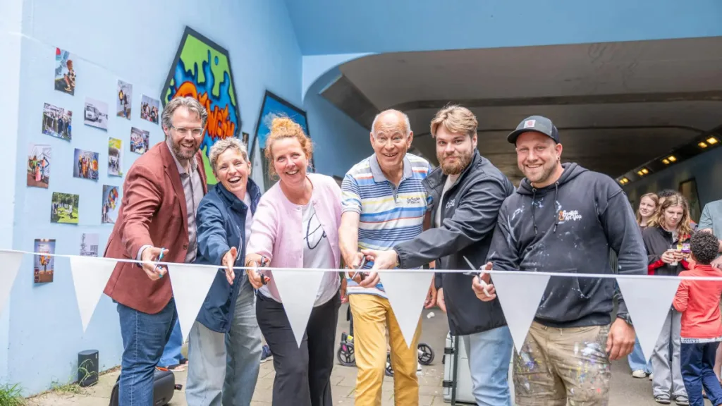 Kleurrijke Devotentunnel feestelijk geopend Kleurrijke Devotentunnel feestelijk geopend
